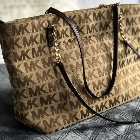 MK Shoulder Bag - Picture 1 of 8